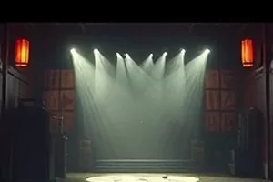 《玻璃海》透明海面下岛屿倒影的封面
